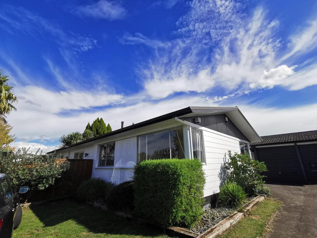 New Painted 5 Bdms Specious House Close To The Base Hamilton Exterior foto